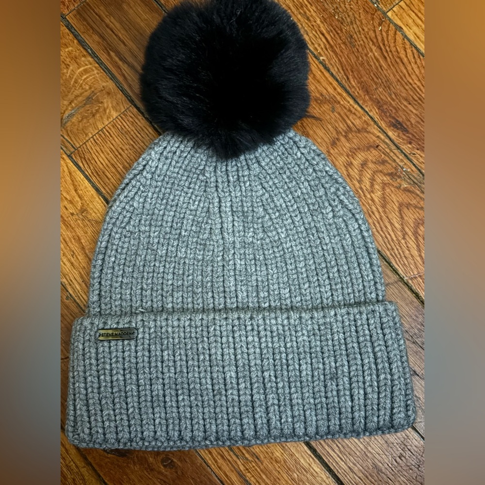 Steve Madden Gray Knit Beanie with Black Pom